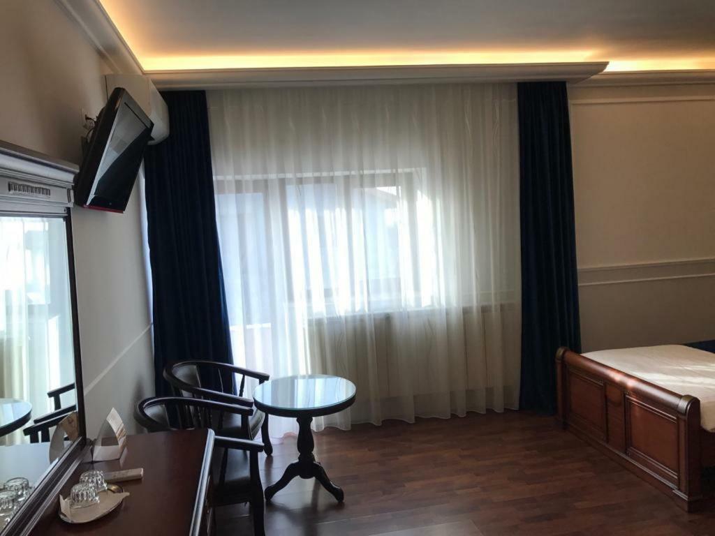 Pension Hanul Andritei Craiova Buitenkant foto